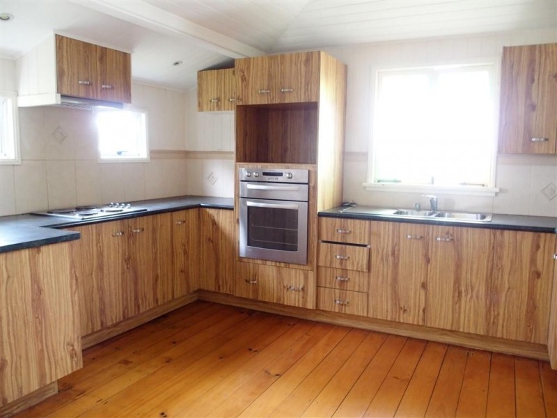 17 Boonery Street, Blackwater QLD 4717