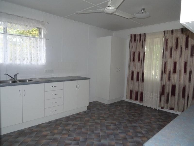 25 Long Street, Blackwater QLD 4717