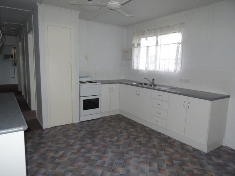 25 Long Street, Blackwater QLD 4717