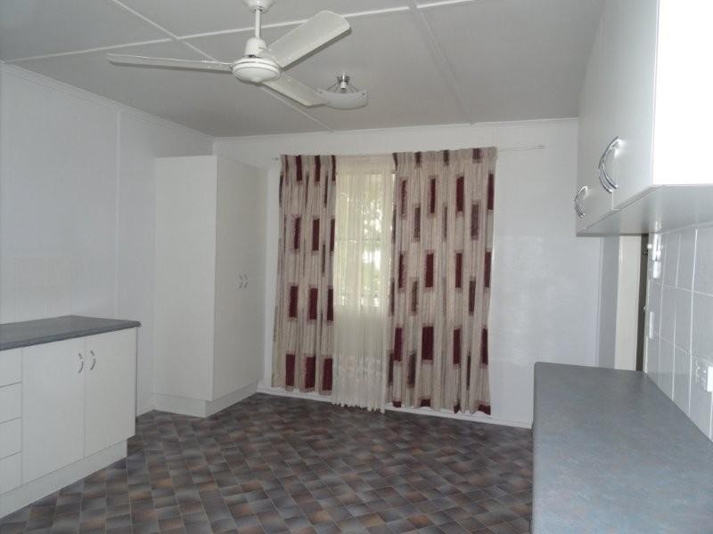 25 Long Street, Blackwater QLD 4717