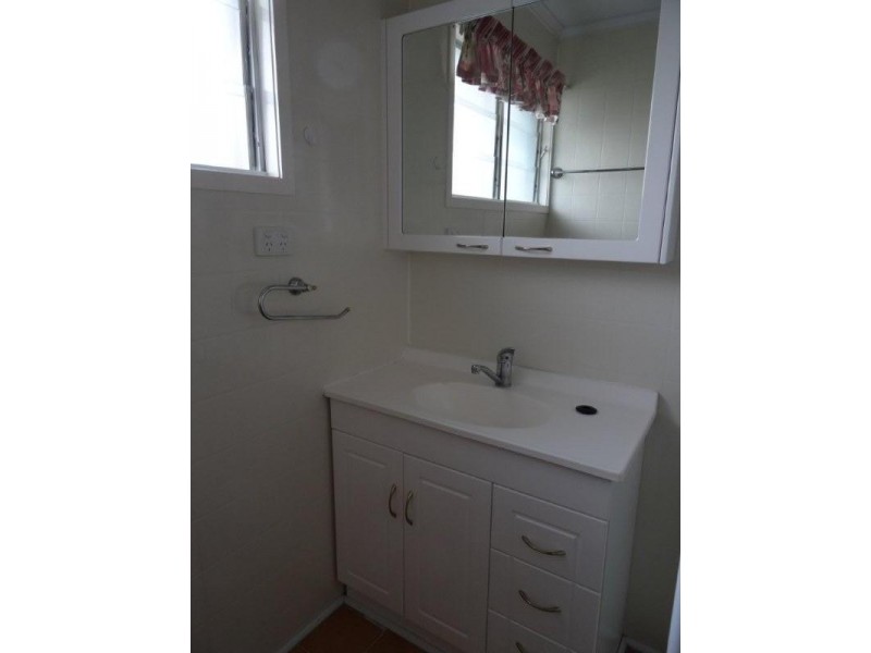 25 Long Street, Blackwater QLD 4717