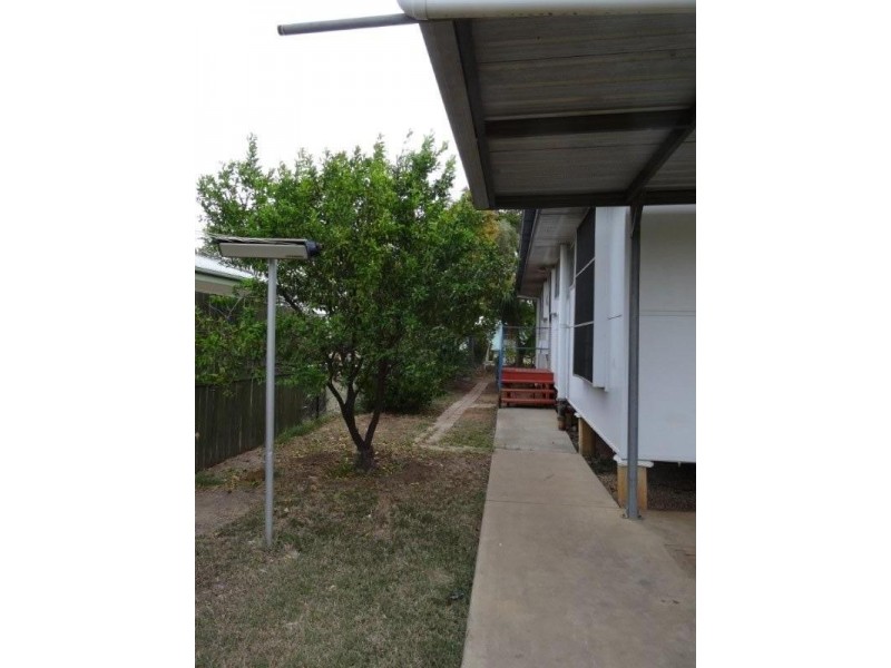 25 Long Street, Blackwater QLD 4717