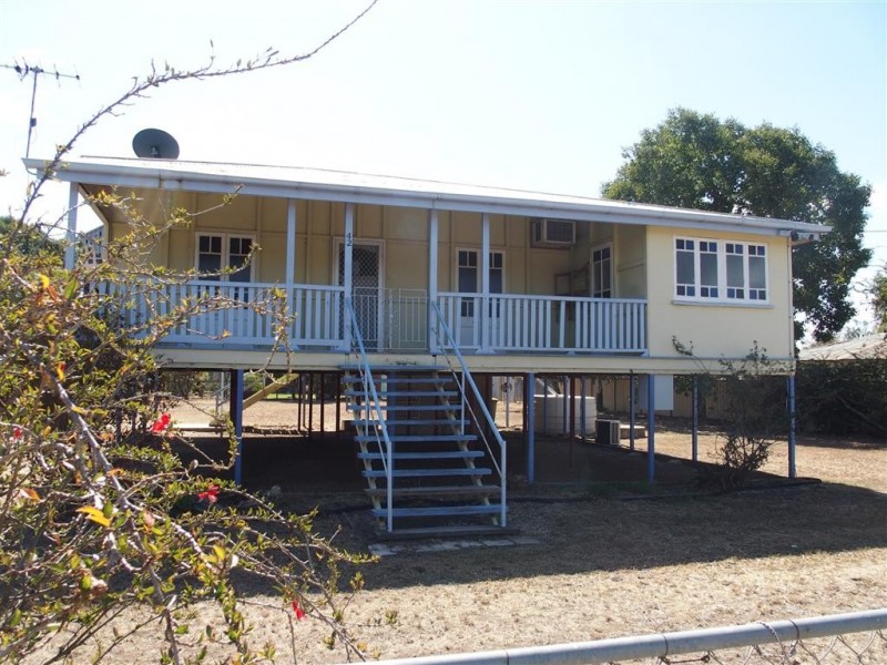 42 Main Street, Bluff QLD 4702