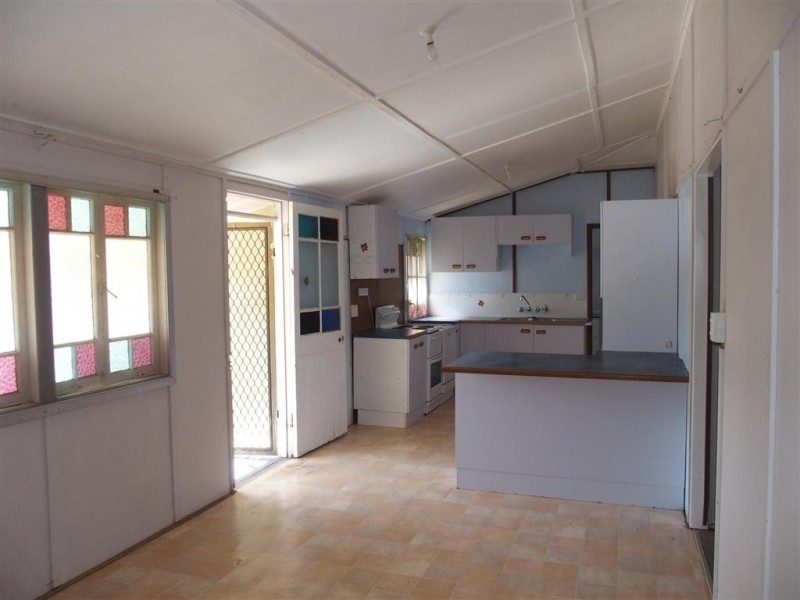 42 Main Street, Bluff QLD 4702