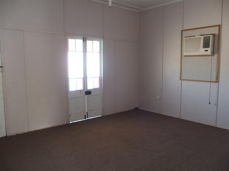 42 Main Street, Bluff QLD 4702