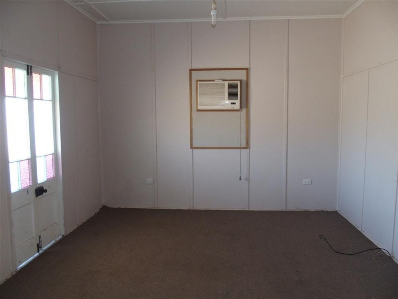 42 Main Street, Bluff QLD 4702