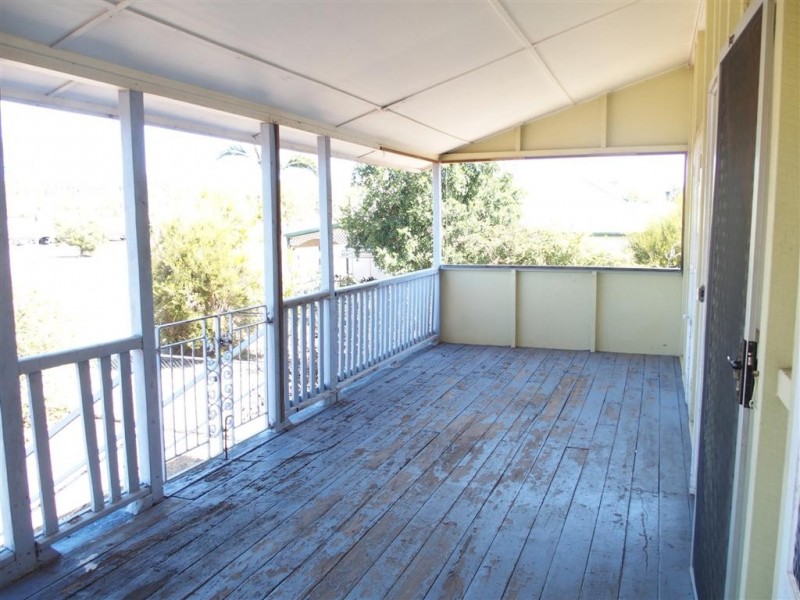 42 Main Street, Bluff QLD 4702