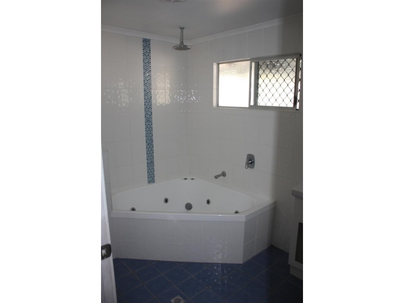49 Wattle Street, Blackwater QLD 4717
