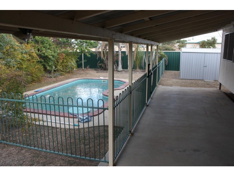 32 Acacia Street, Blackwater QLD 4717