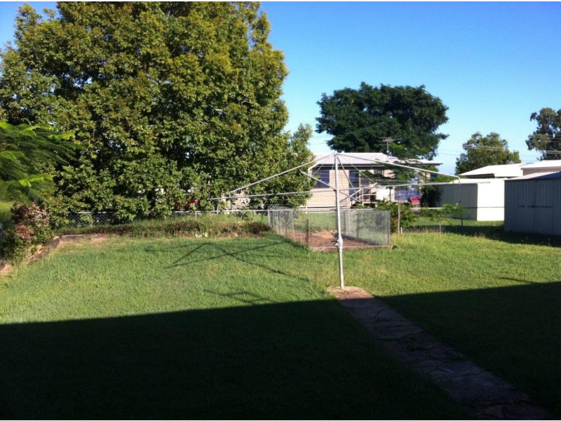 24 Long Street, Blackwater QLD 4717