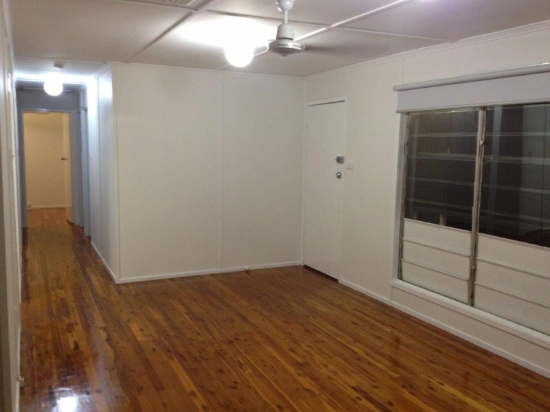 24 Long Street, Blackwater QLD 4717