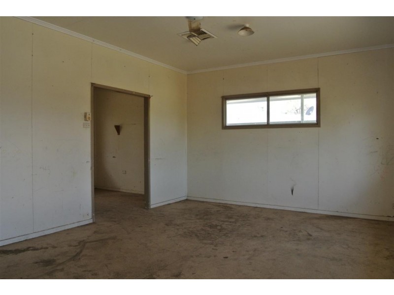 4 Arnold Street, Blackwater QLD 4717