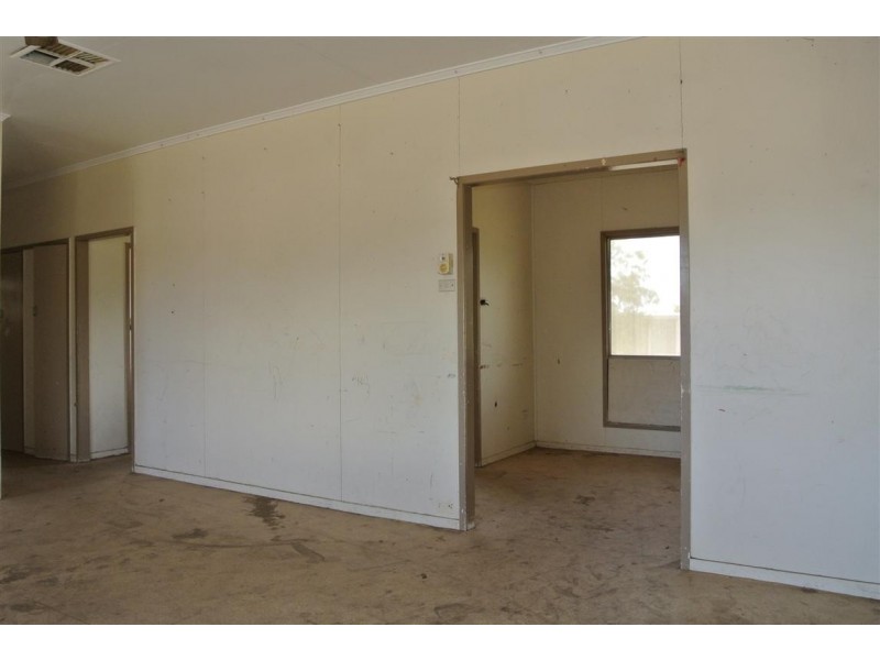 4 Arnold Street, Blackwater QLD 4717