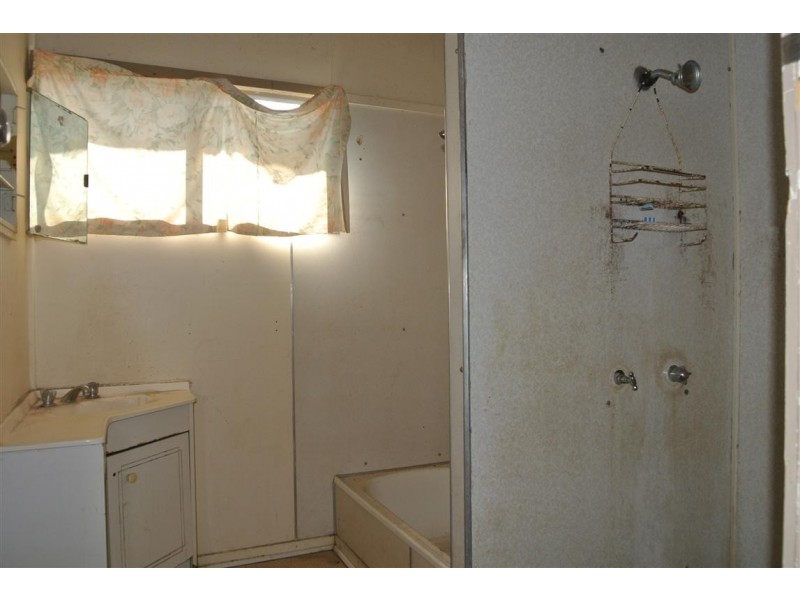 4 Arnold Street, Blackwater QLD 4717