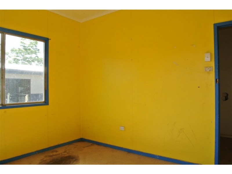 4 Arnold Street, Blackwater QLD 4717