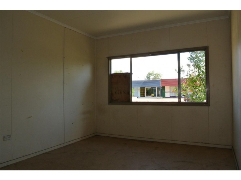 4 Arnold Street, Blackwater QLD 4717