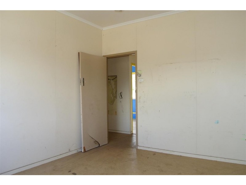 4 Arnold Street, Blackwater QLD 4717