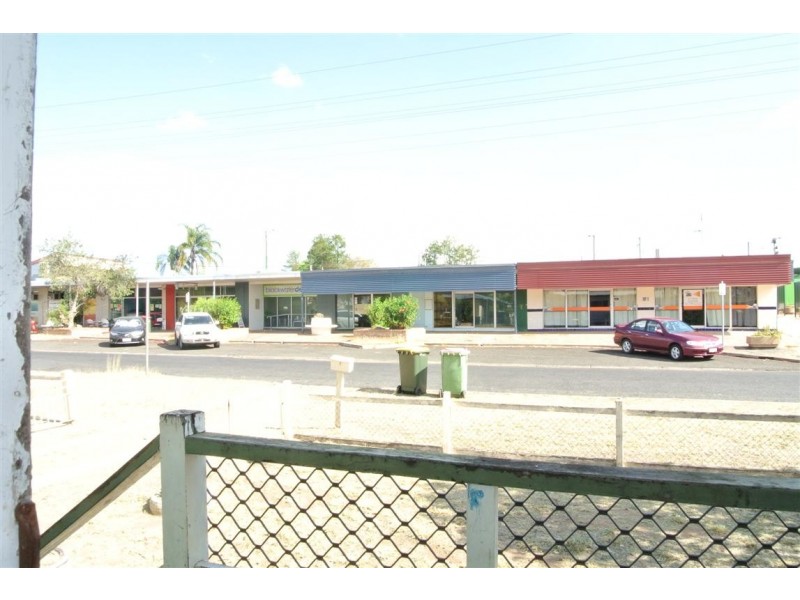 4 Arnold Street, Blackwater QLD 4717