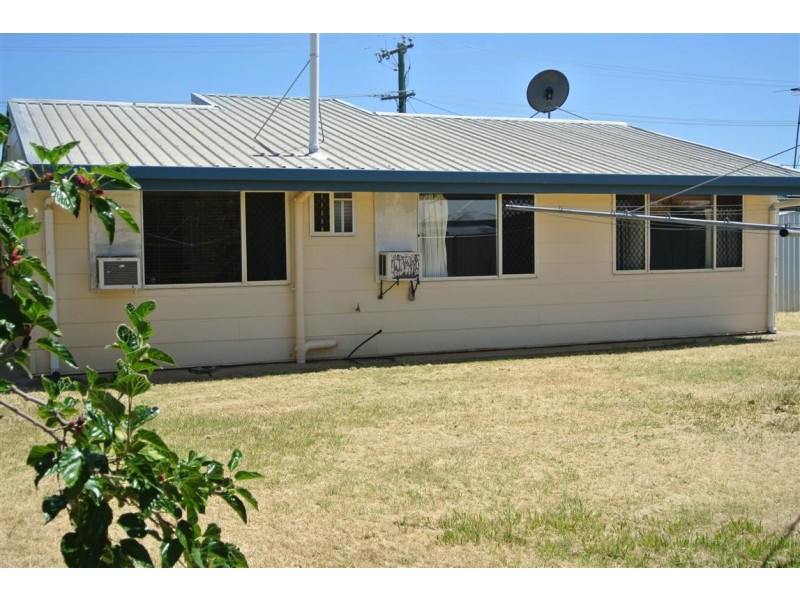 35 Stower Street, Blackwater QLD 4717