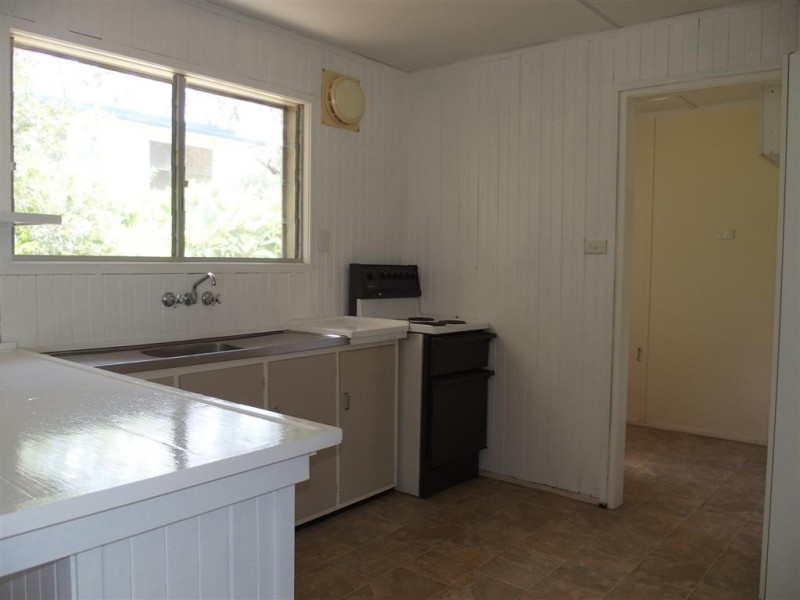 2 Box Street, Blackwater QLD 4717