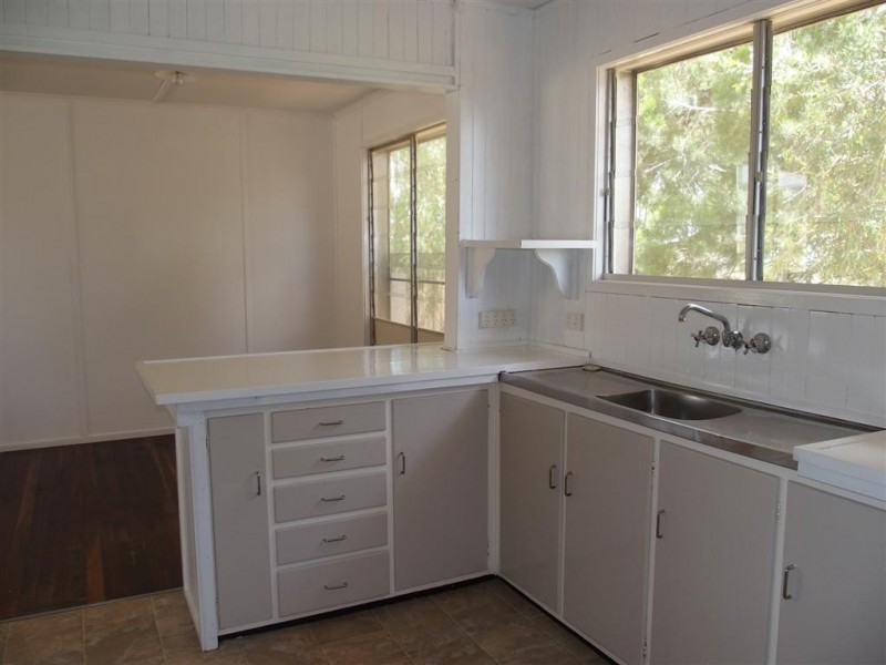 2 Box Street, Blackwater QLD 4717