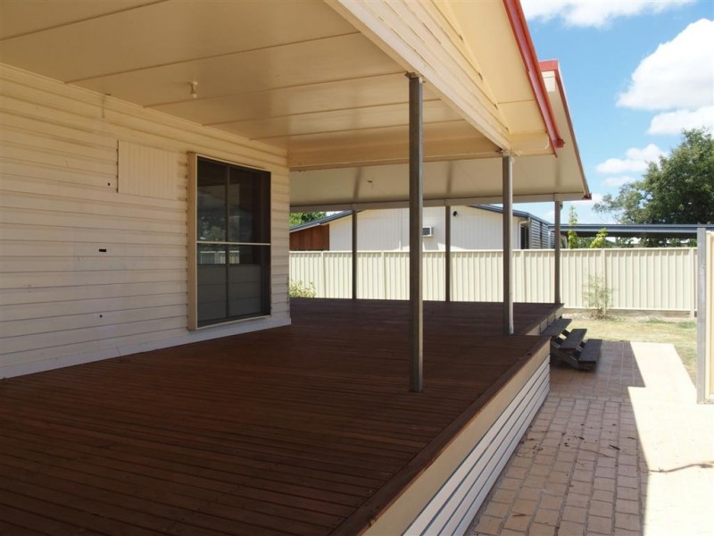 2 Box Street, Blackwater QLD 4717