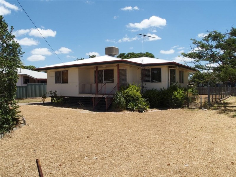 43 Bendee Cres, Blackwater QLD 4717