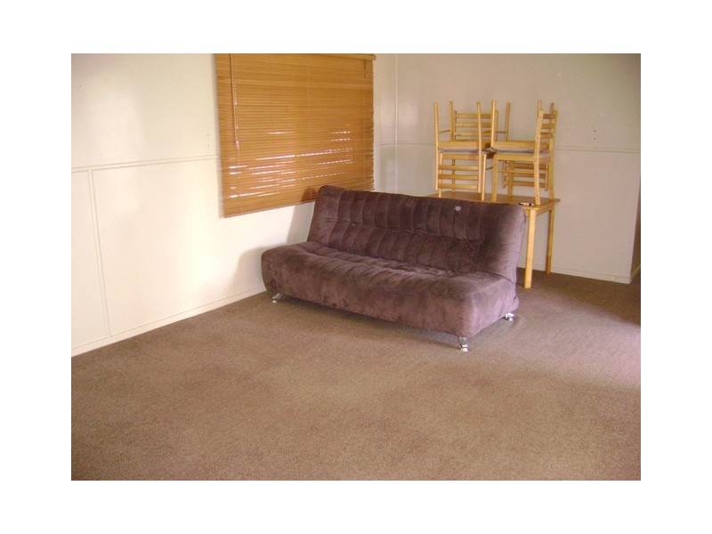 32 Wey Street, Blackwater QLD 4717