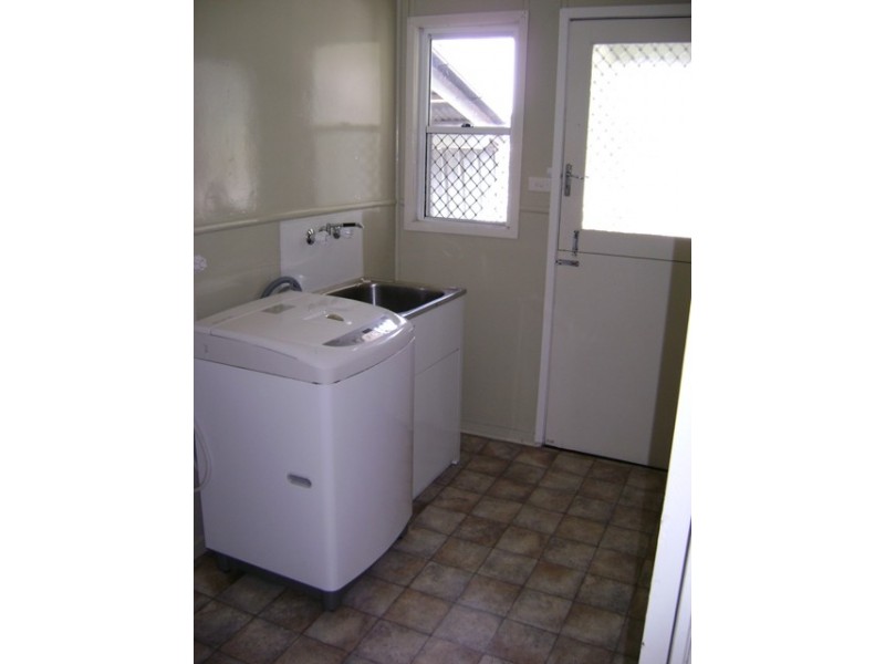 32 Wey Street, Blackwater QLD 4717