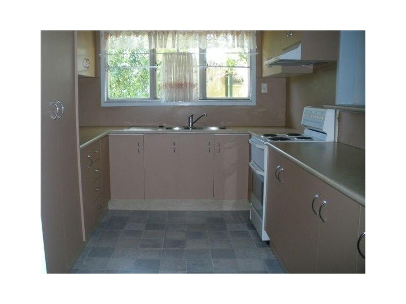 12 Arnold St, Blackwater QLD 4717