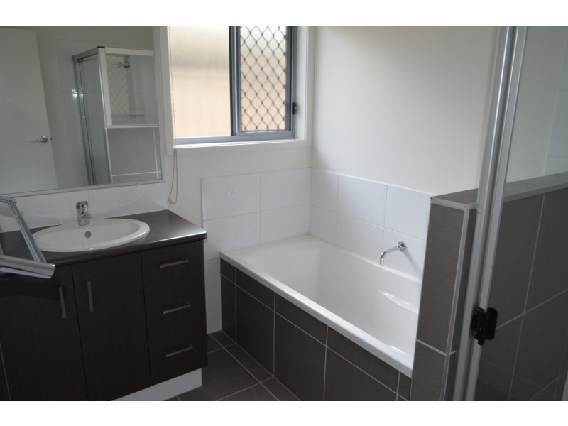 8 Cordingly Street, Blackwater QLD 4717