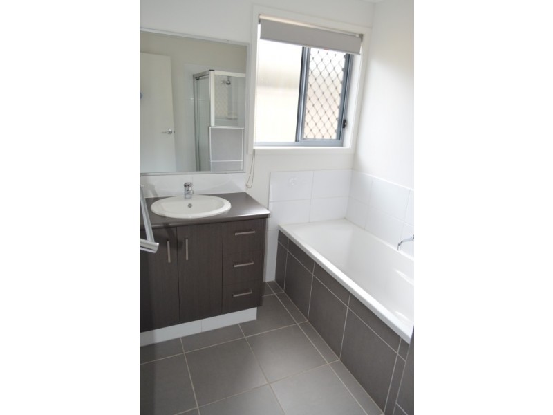 8 Cordingly Street, Blackwater QLD 4717