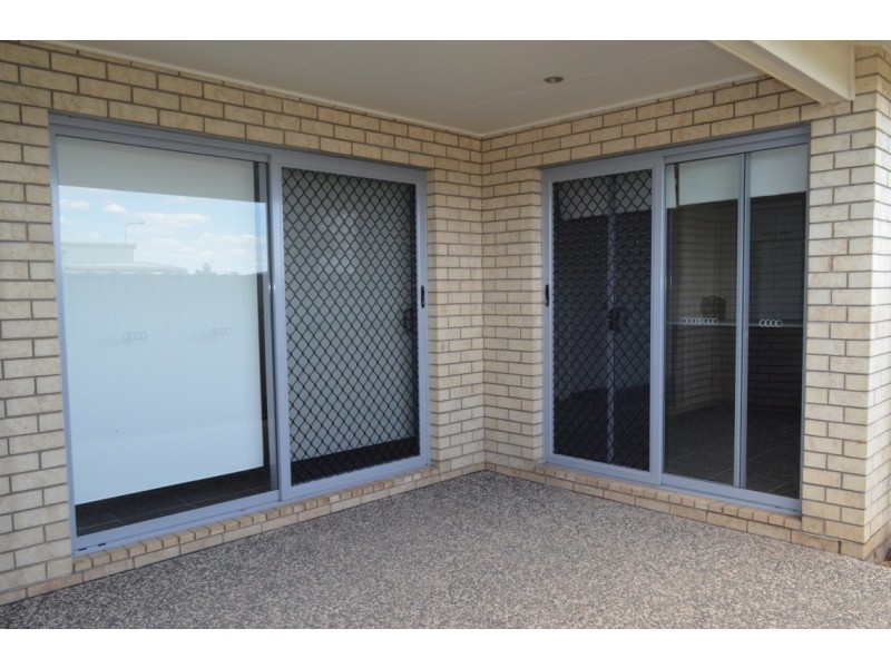 8 Cordingly Street, Blackwater QLD 4717