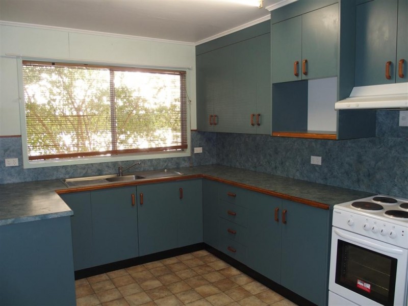 7 Bottletree Ave, Blackwater QLD 4717