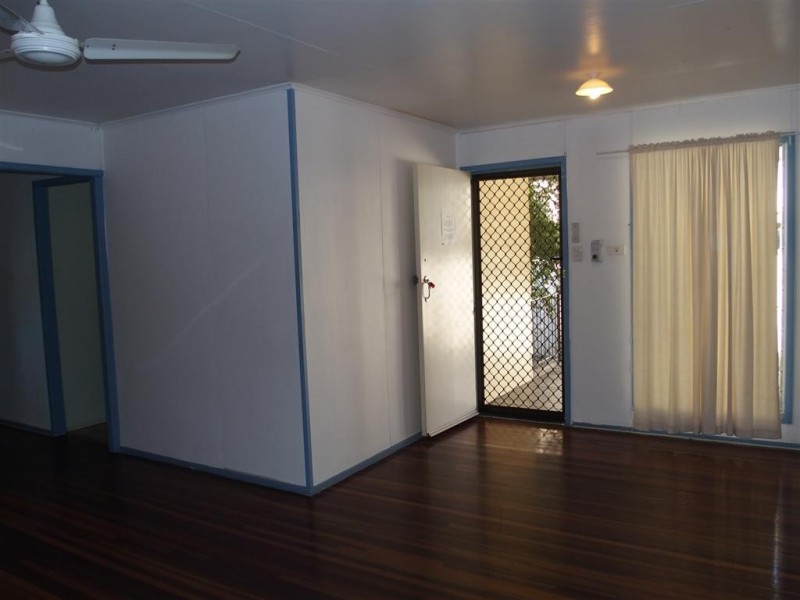 7 Bottletree Ave, Blackwater QLD 4717