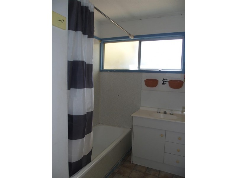 7 Bottletree Ave, Blackwater QLD 4717