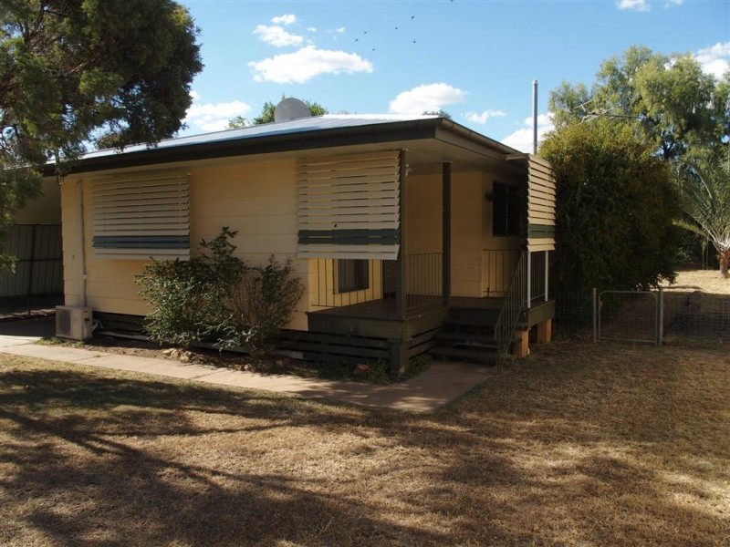 7 Bottletree Ave, Blackwater QLD 4717