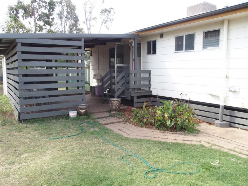 1 Adams Cres, Blackwater QLD 4717