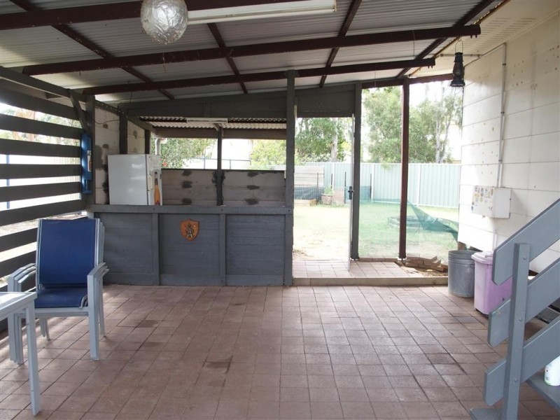 1 Adams Cres, Blackwater QLD 4717