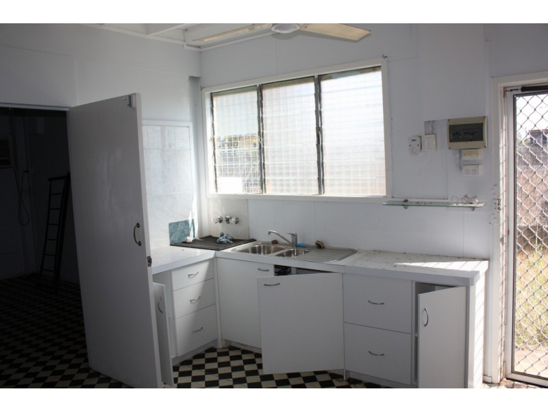 16 Littlefield Street, Blackwater QLD 4717
