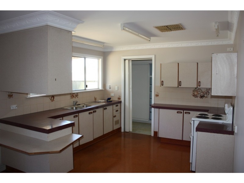 16 Littlefield Street, Blackwater QLD 4717