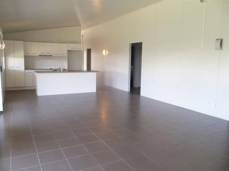 16 Hunter Street, Blackwater QLD 4717