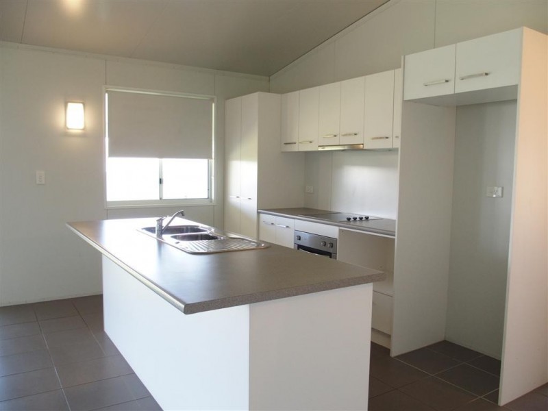 16 Hunter Street, Blackwater QLD 4717
