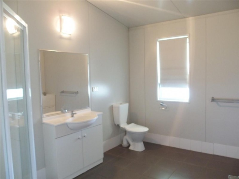 16 Hunter Street, Blackwater QLD 4717