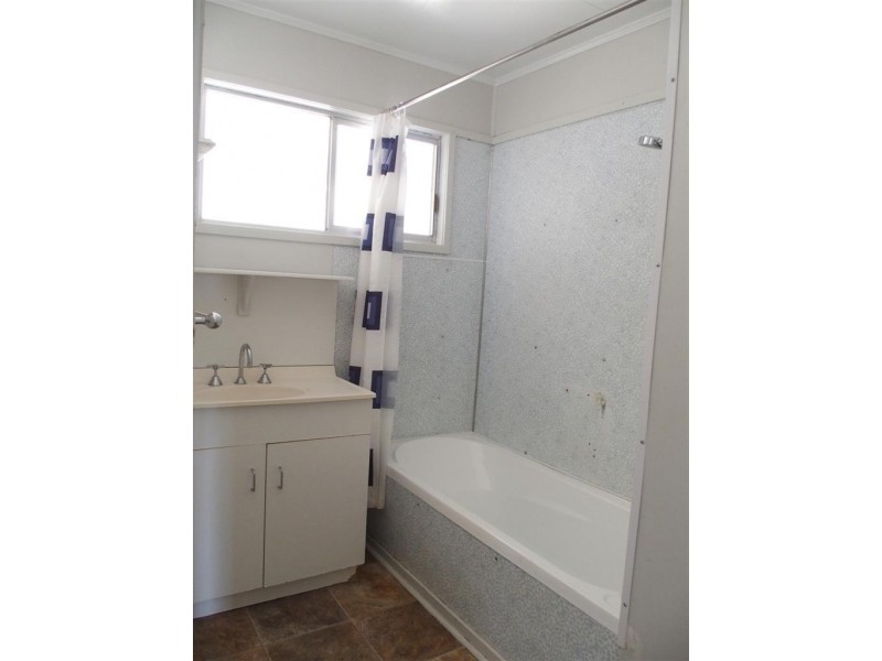 2 Eucalyptus Street, Blackwater QLD 4717