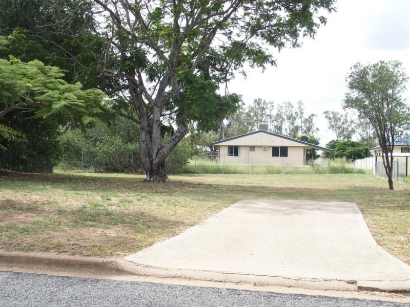 8 Oliffe Street, Blackwater QLD 4717
