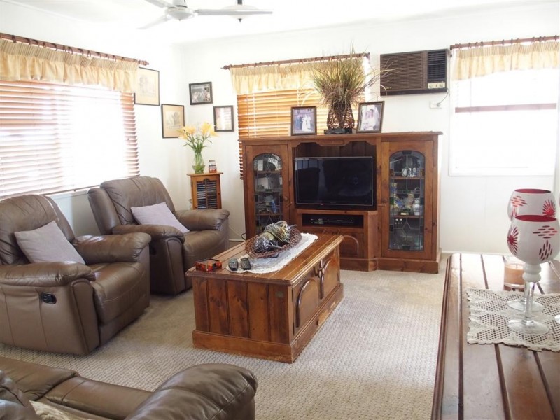 8 Columba Street, Blackwater QLD 4717