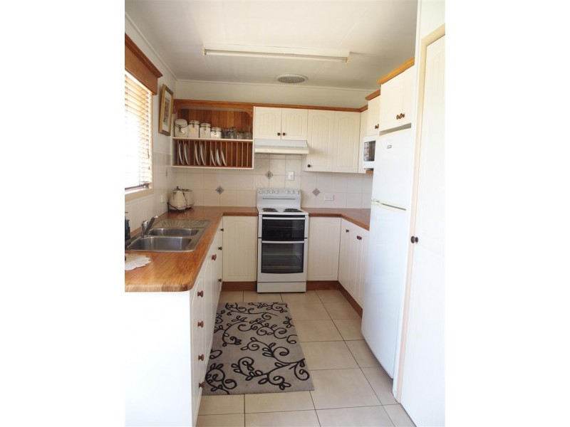 8 Columba Street, Blackwater QLD 4717