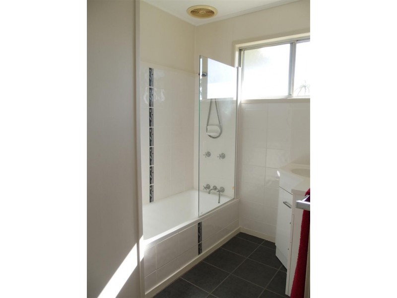 8 Ironbark Drive, Blackwater QLD 4717