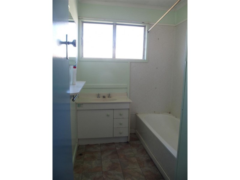 29 Long Street, Blackwater QLD 4717